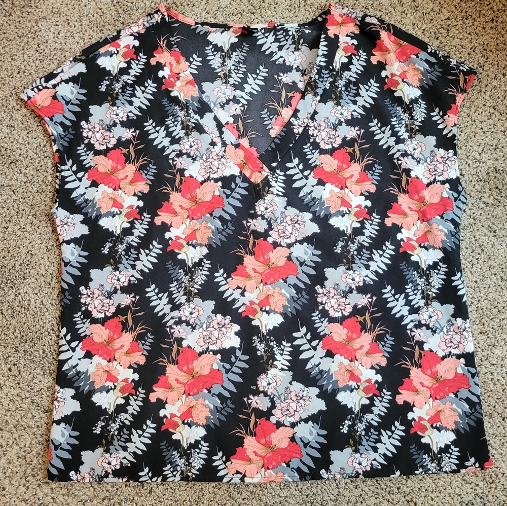 Black, Red and Gray Floral Top sz Medium